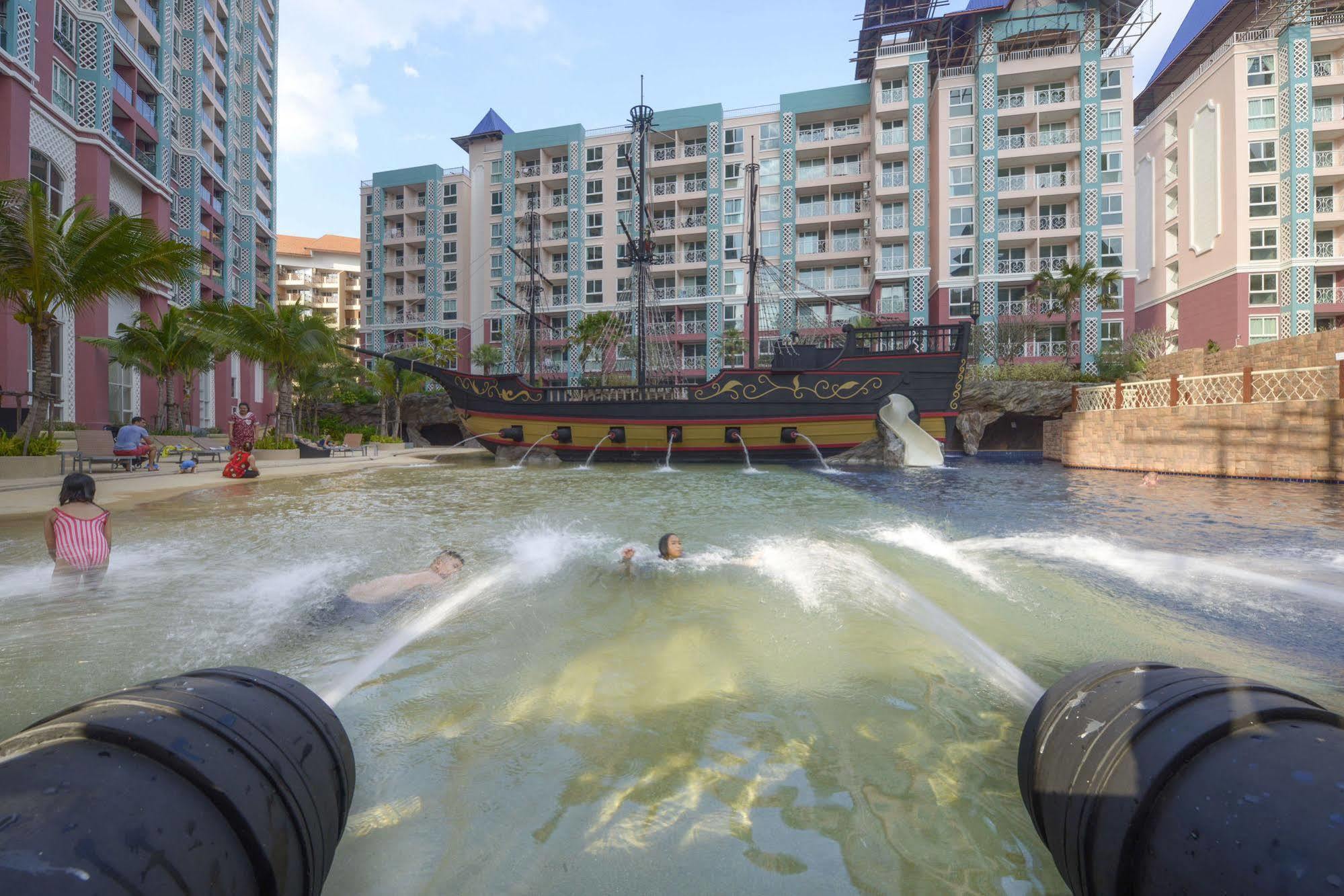 Grande Caribbean Pattaya Hotel Buitenkant foto